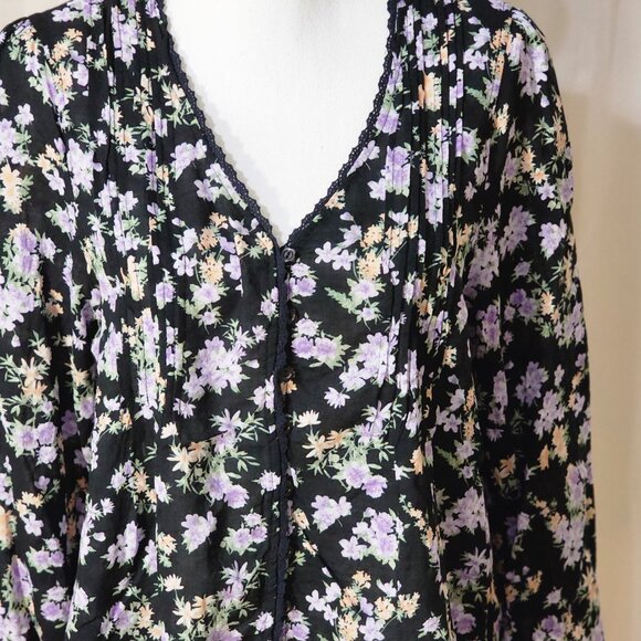 NWT- Floral Blouse - Picture 2 of 4